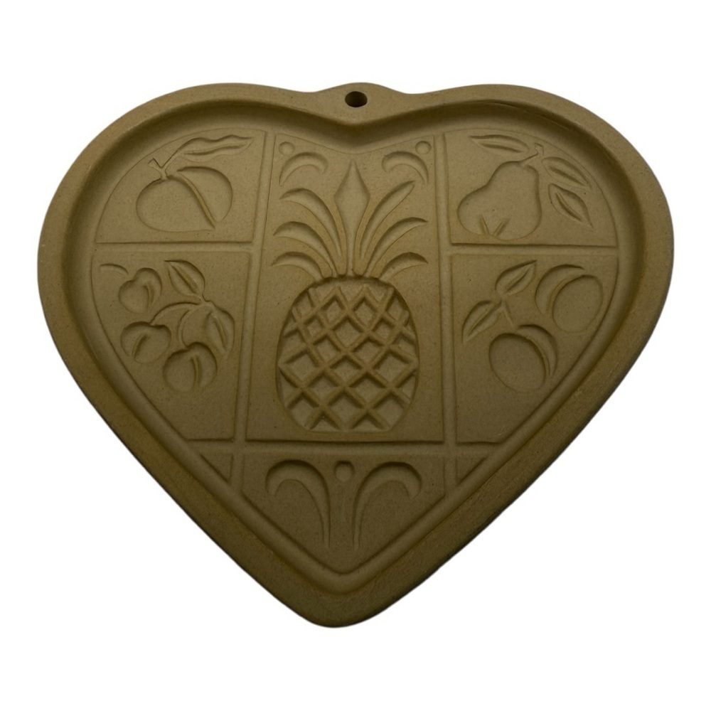 The Pampered Chef Vintage Hospitality Heart Stoneware Cookie Mold 2001